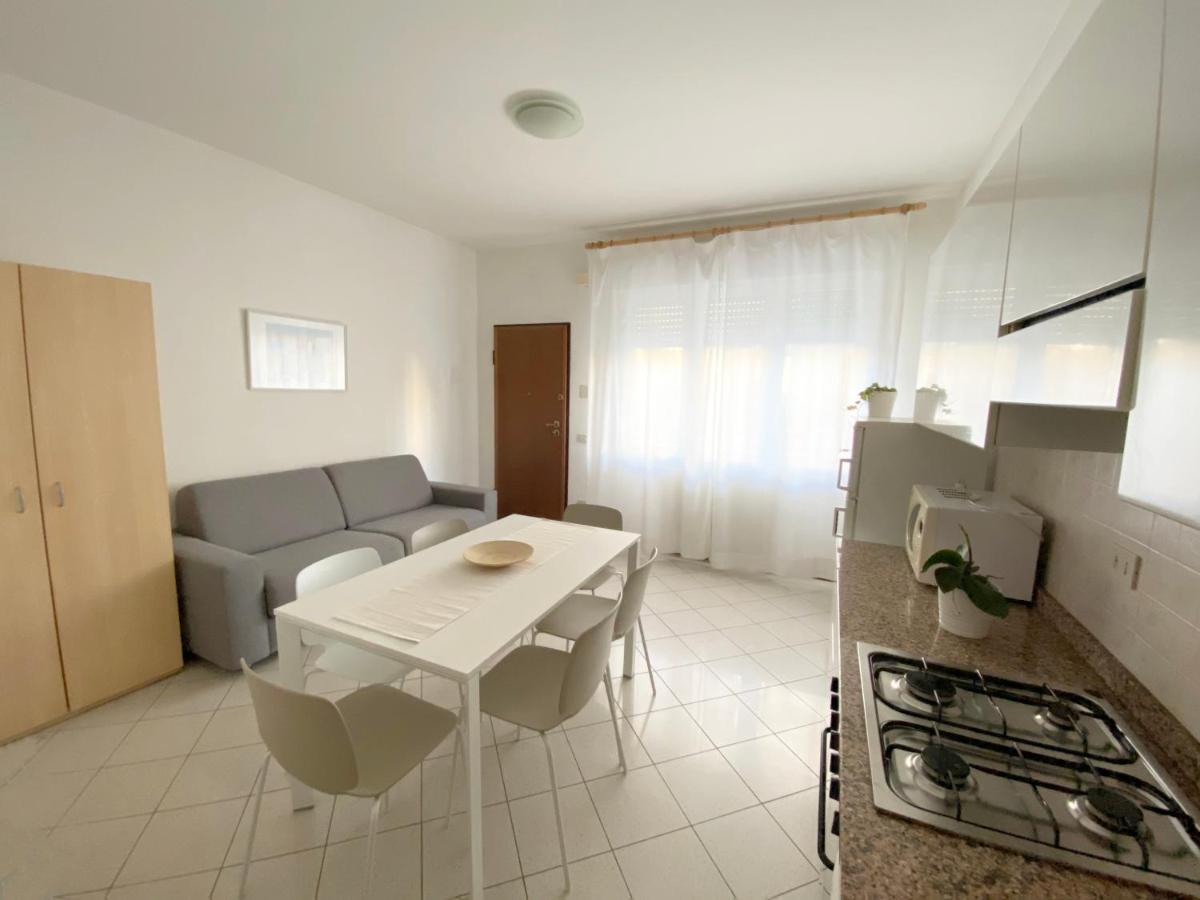 Dainese Apartments, Casa Abigail Лидо ди Йезоло Екстериор снимка